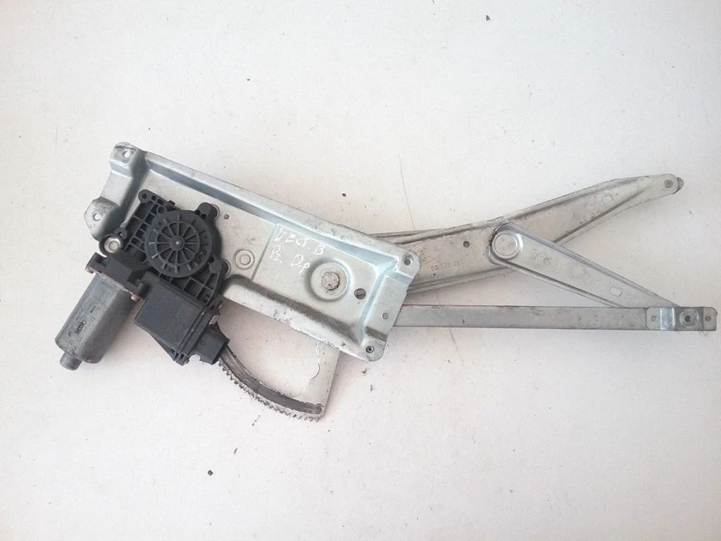 Front door window regulator with motor 0130821655