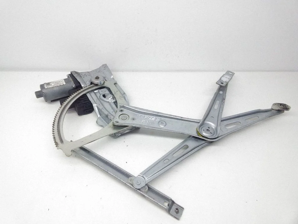 Front door window regulator with motor 13132434