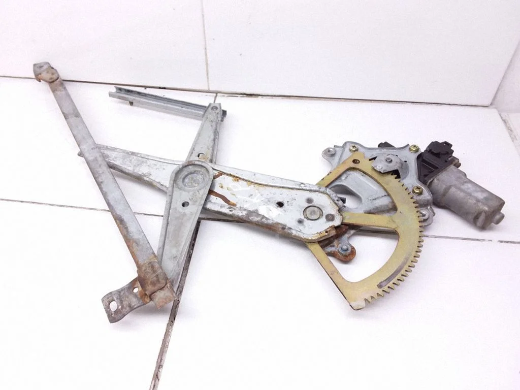 Front door window regulator with motor – left