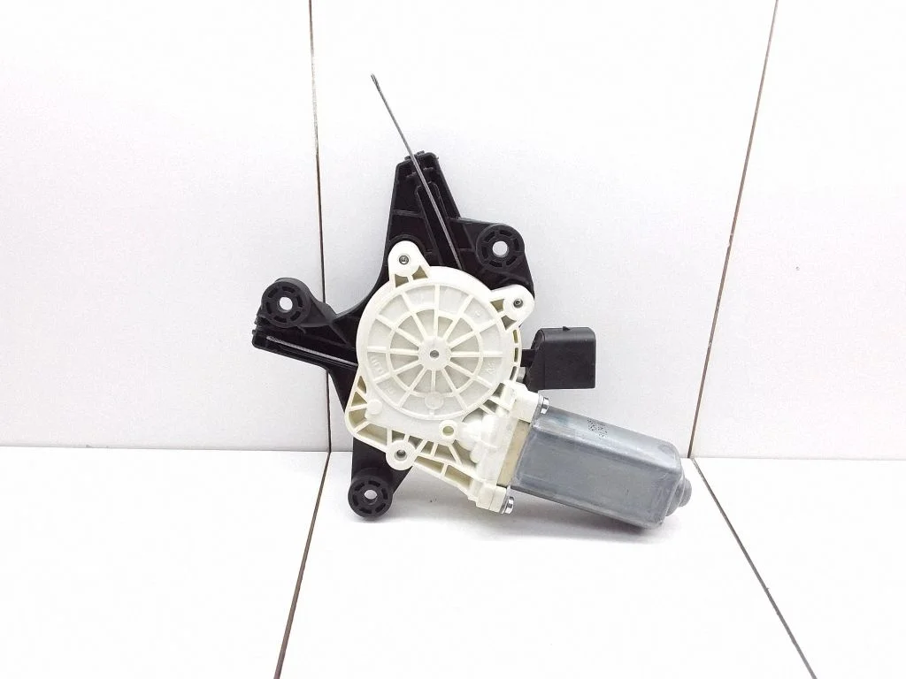 Front door window regulator motor – Mercedes-Benz Vito Viano W639 (2003-2014)