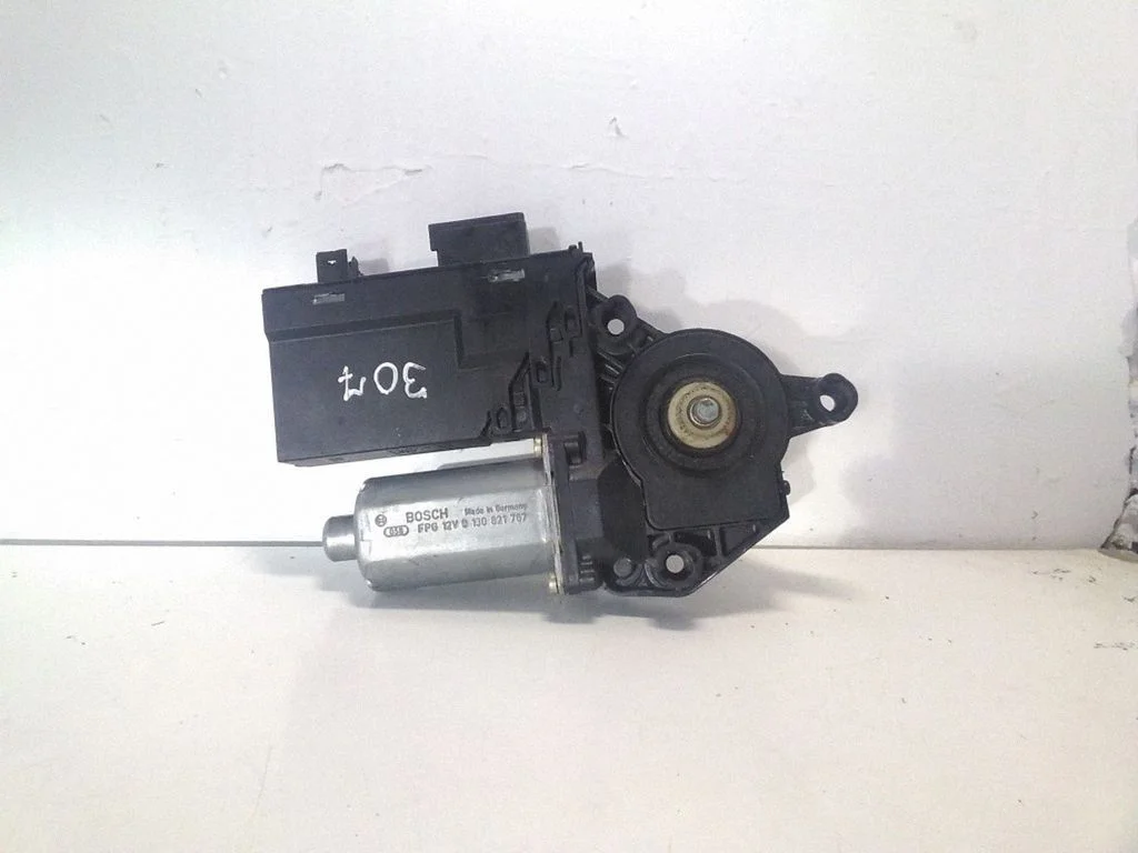 Priekšējā loga pacēlāja motoriņš 9637130780