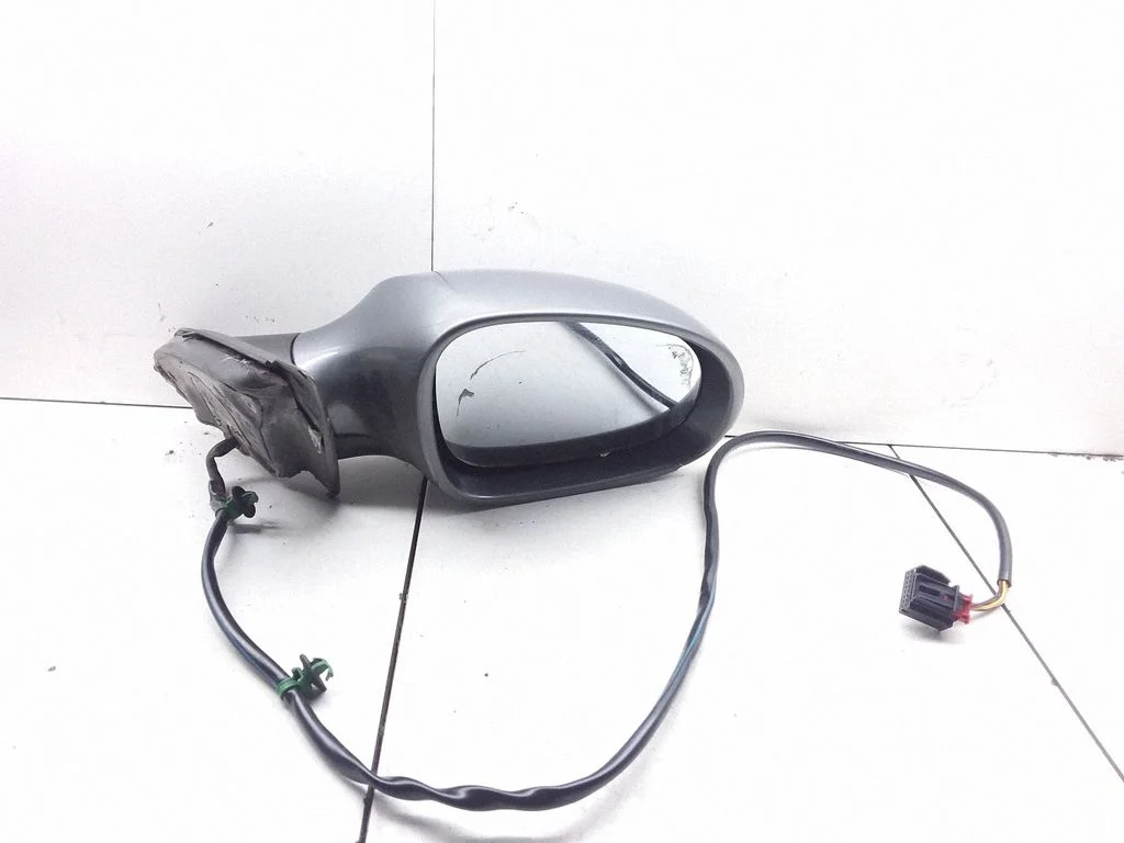Esiukse elektriline välispeegel E1010781
