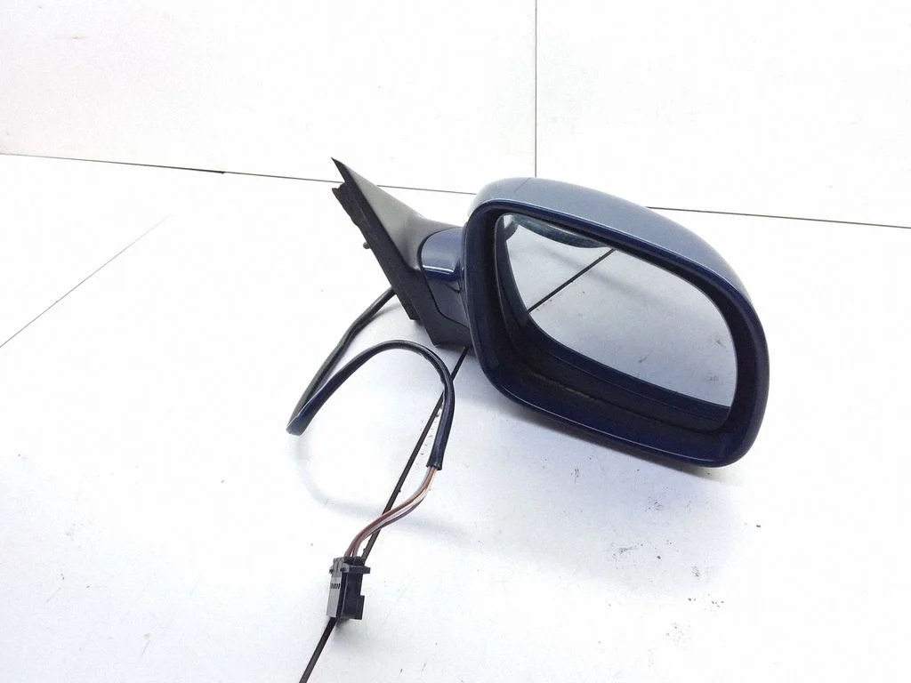 Front door electric wing mirror E1020514