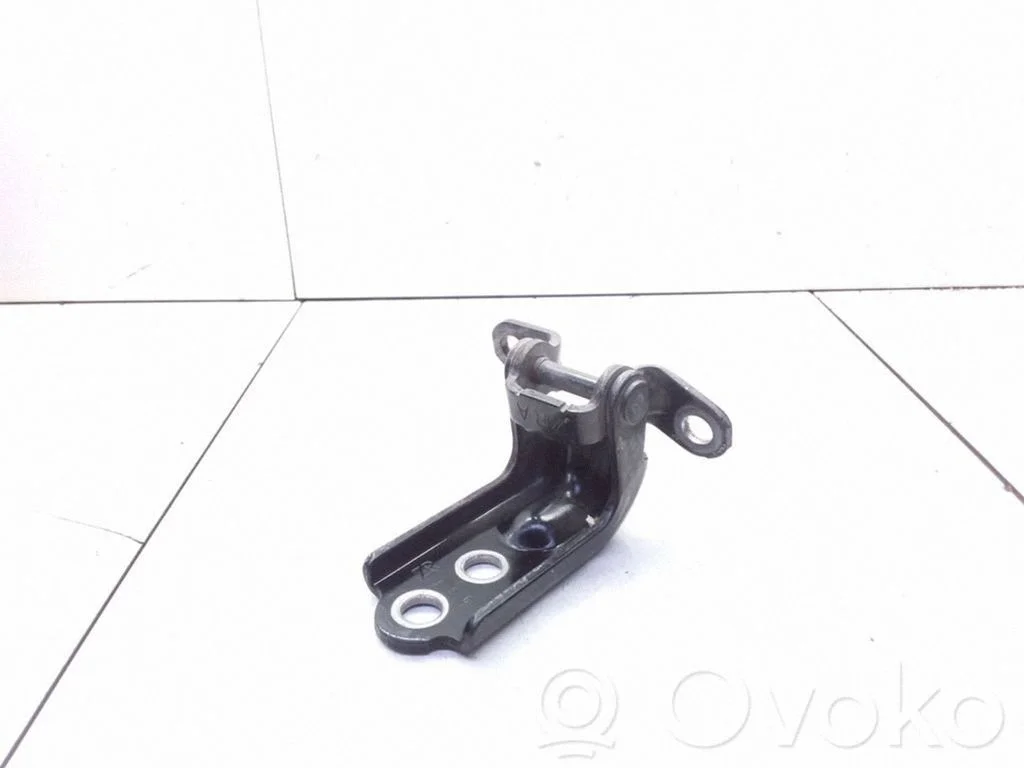 Rear door lower hinge – left