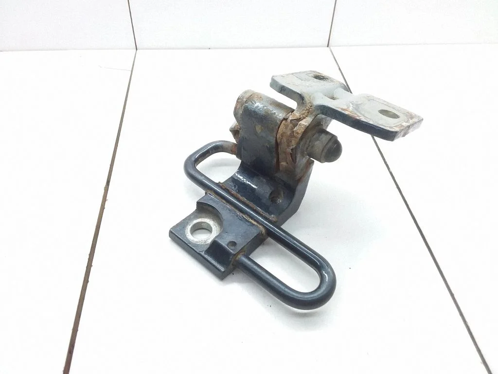 Rear door lower hinge 3C4833412A