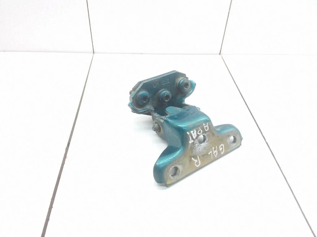 Tagaukse alumine hing – tagumine parem