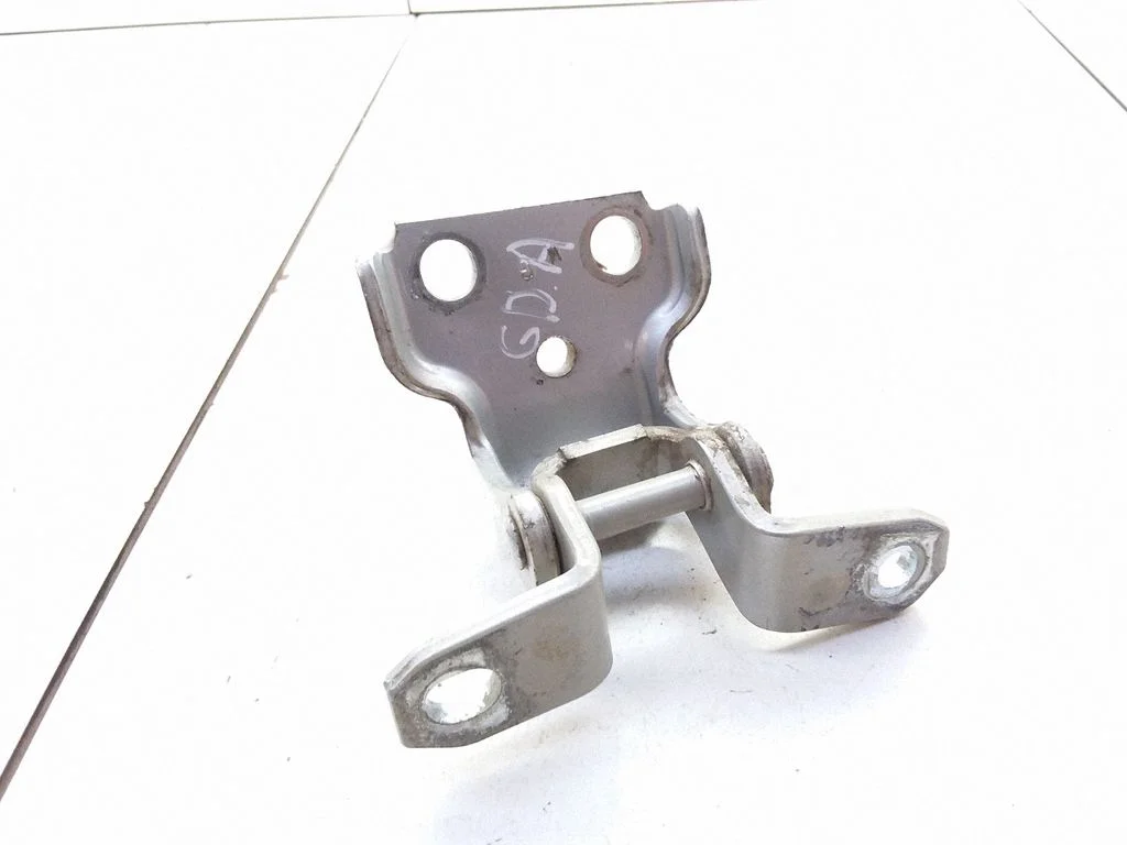 Rear door lower hinge – rear right