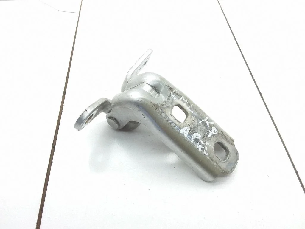 Rear door lower hinge – Opel Astra H (2004-2012)