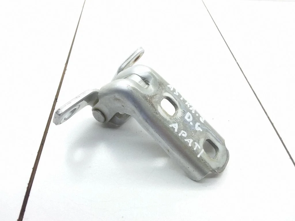 Rear door lower hinge – Opel Astra H (2004-2012)