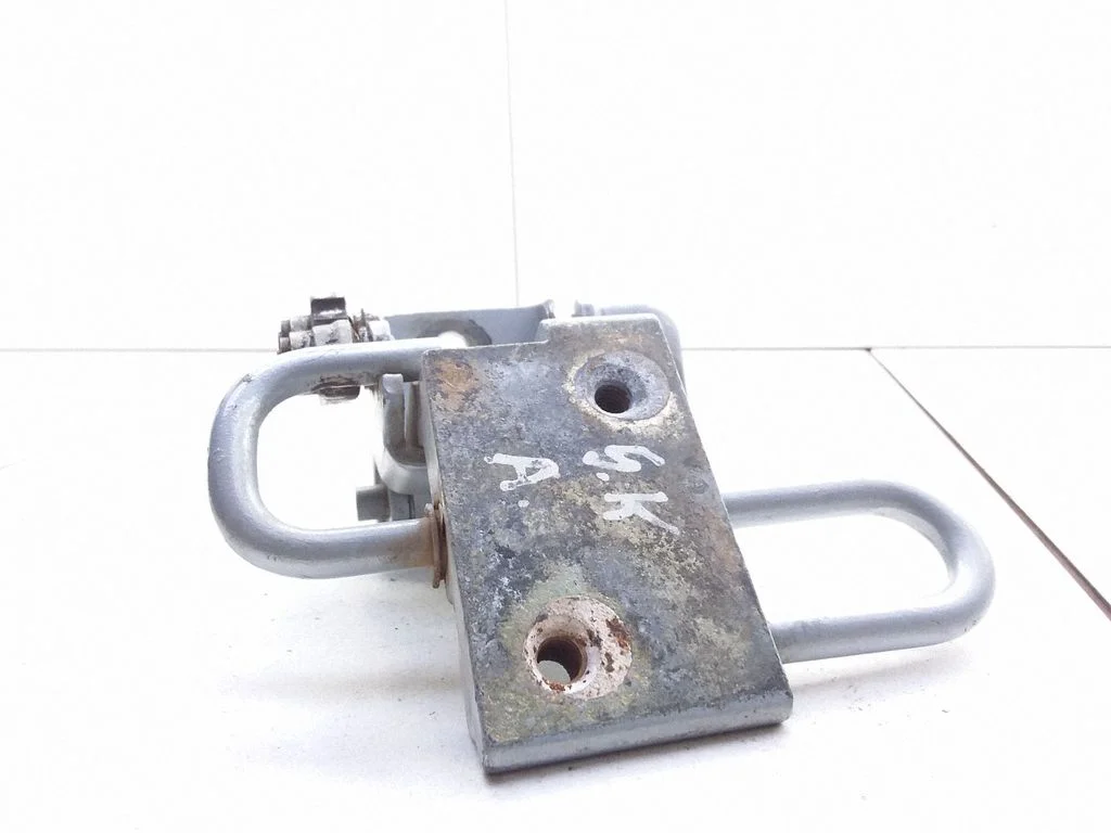 Rear door lower hinge – Audi A6 Allroad C5 (1999-2005)