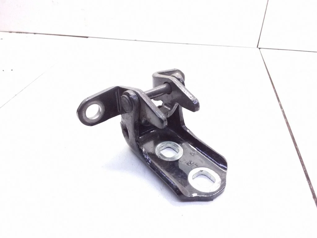 Rear door lower hinge – rear right