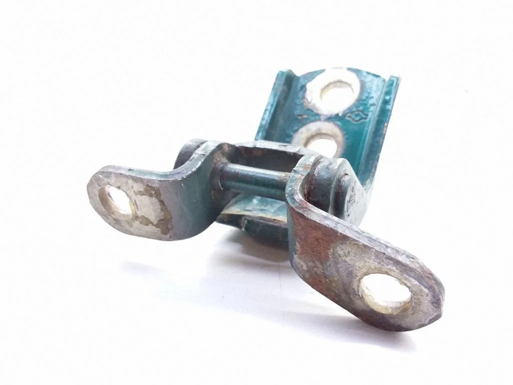 Rear door lower hinge – right