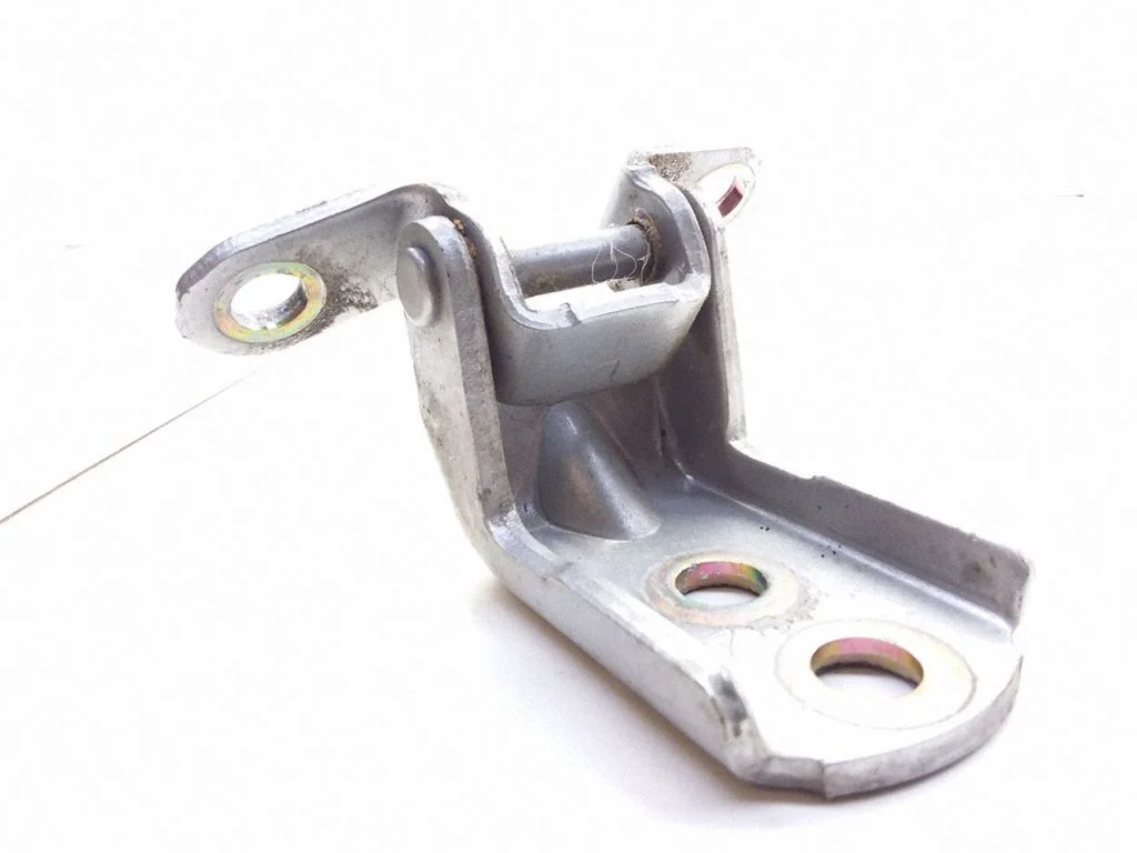 Rear door lower hinge – right