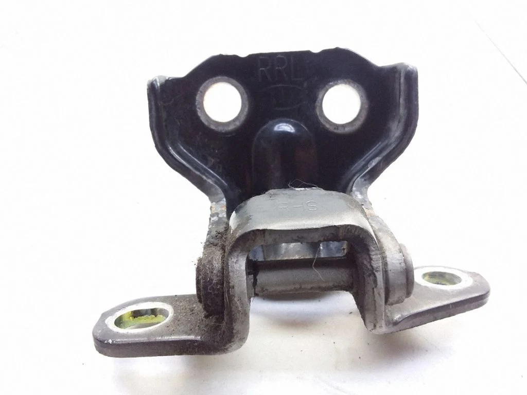 Rear door lower hinge – right