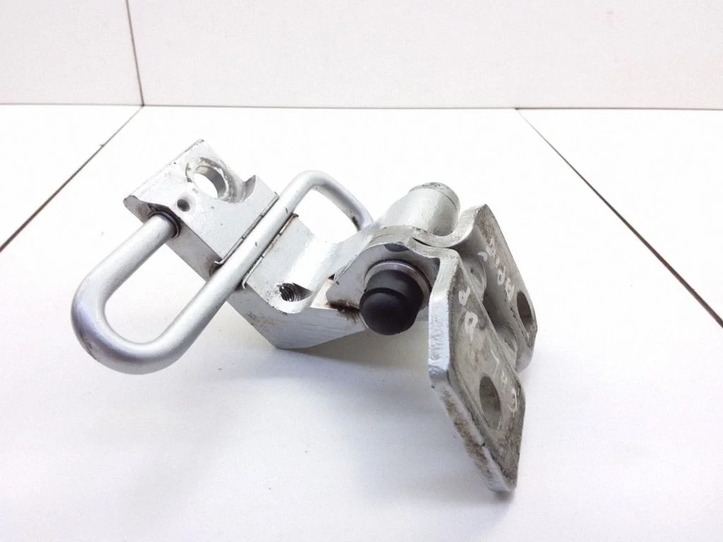 Rear door lower hinge – right