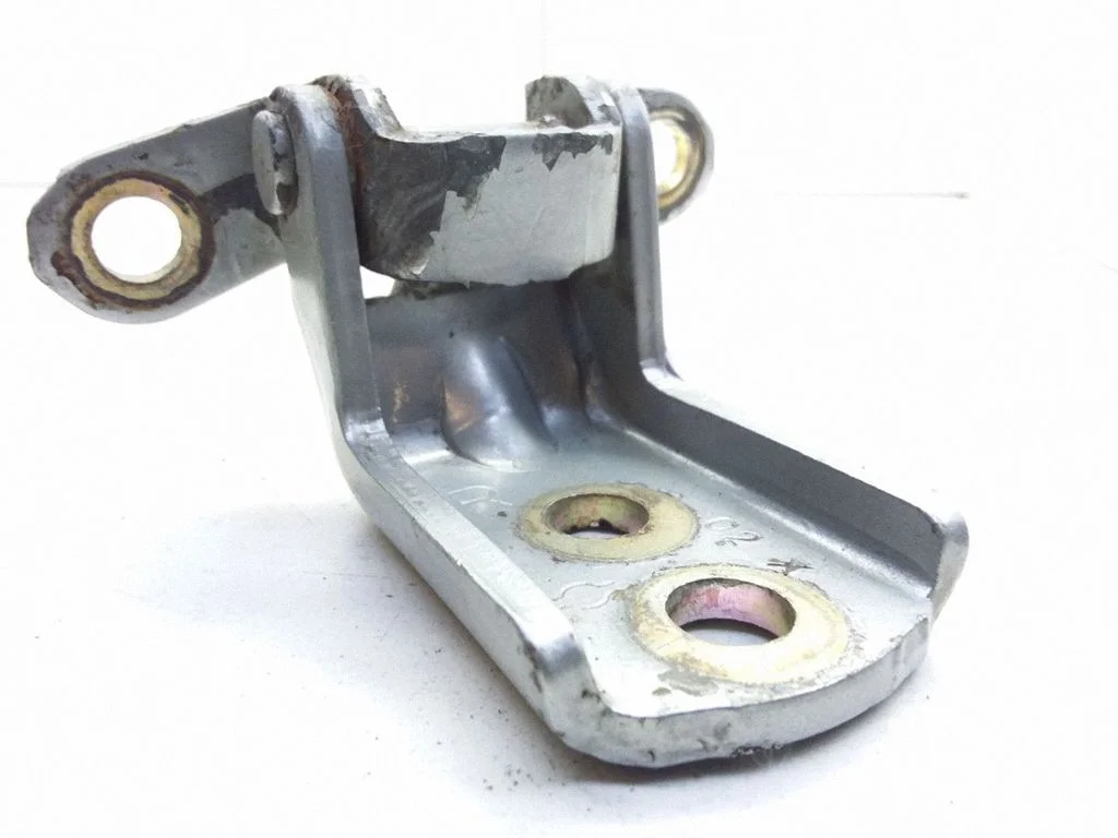 Rear door lower hinge – right