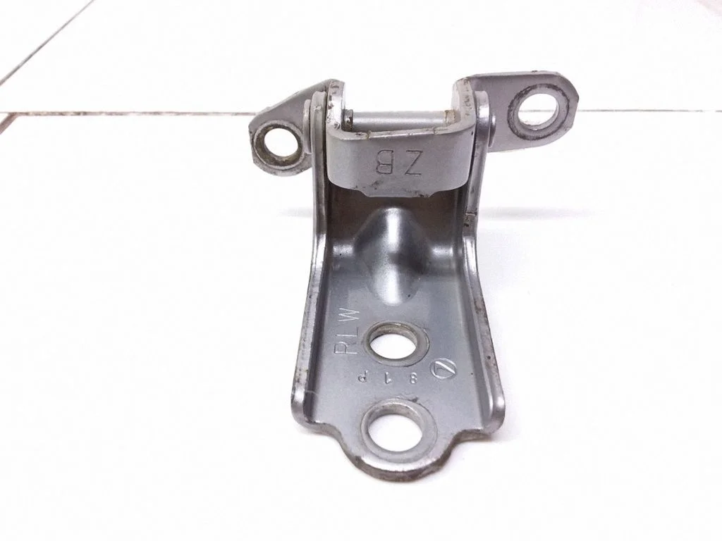 Rear door lower hinge – right