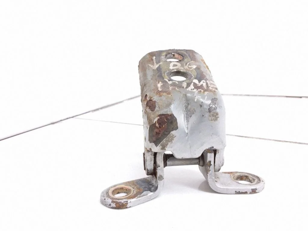 Rear door lower hinge – right