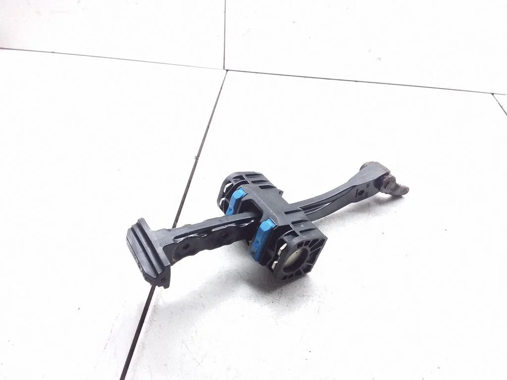 Rear door check strap stopper – Volkswagen Touareg II (2010-2018)