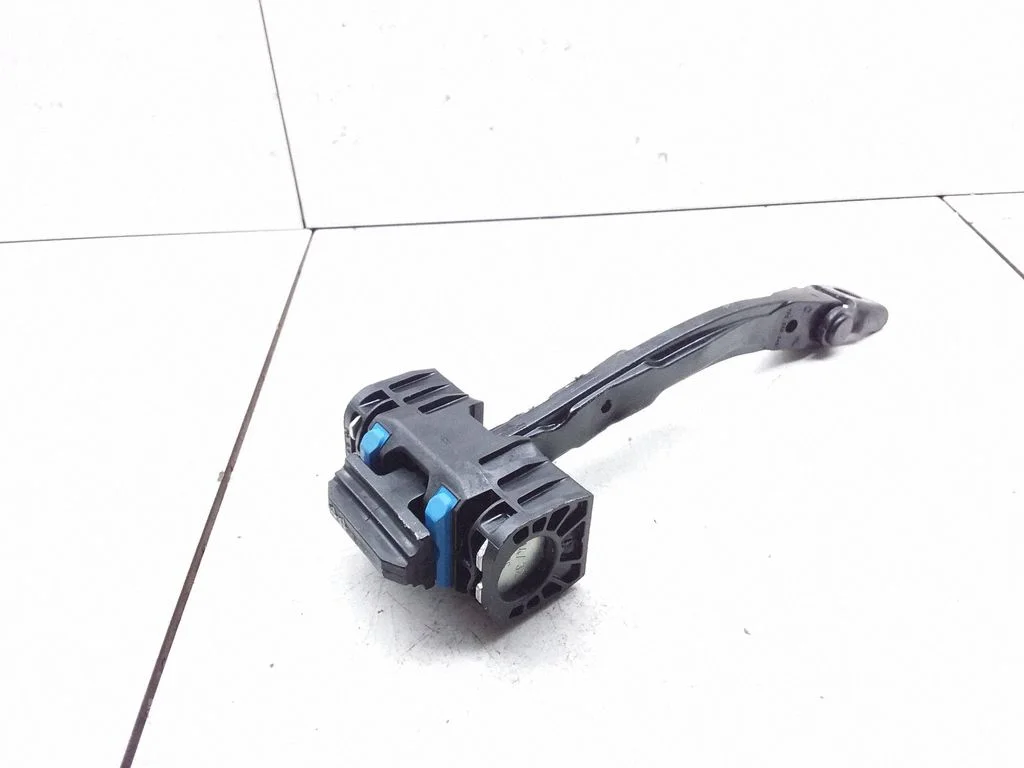 Rear door check strap stopper – Volkswagen Touareg II (2010-2018)