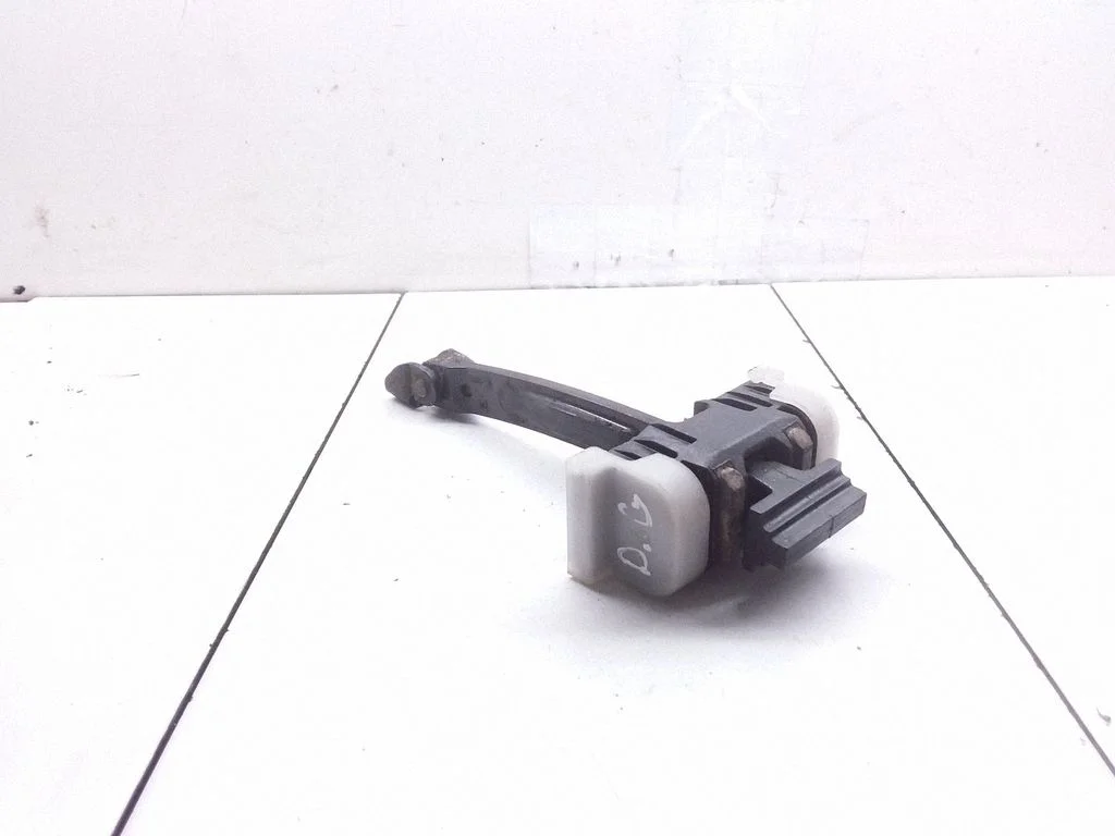 Rear door check strap stopper – Opel Insignia A (2008-2017)