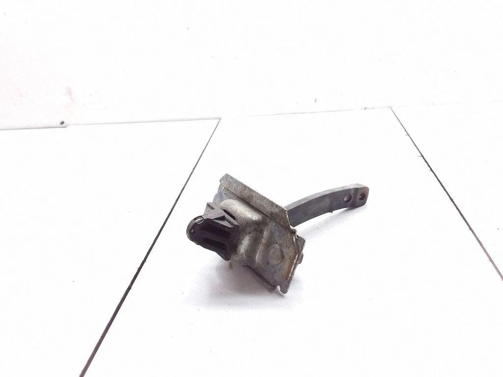 Rear door check strap stopper – Ford Ranger (2007-2011)