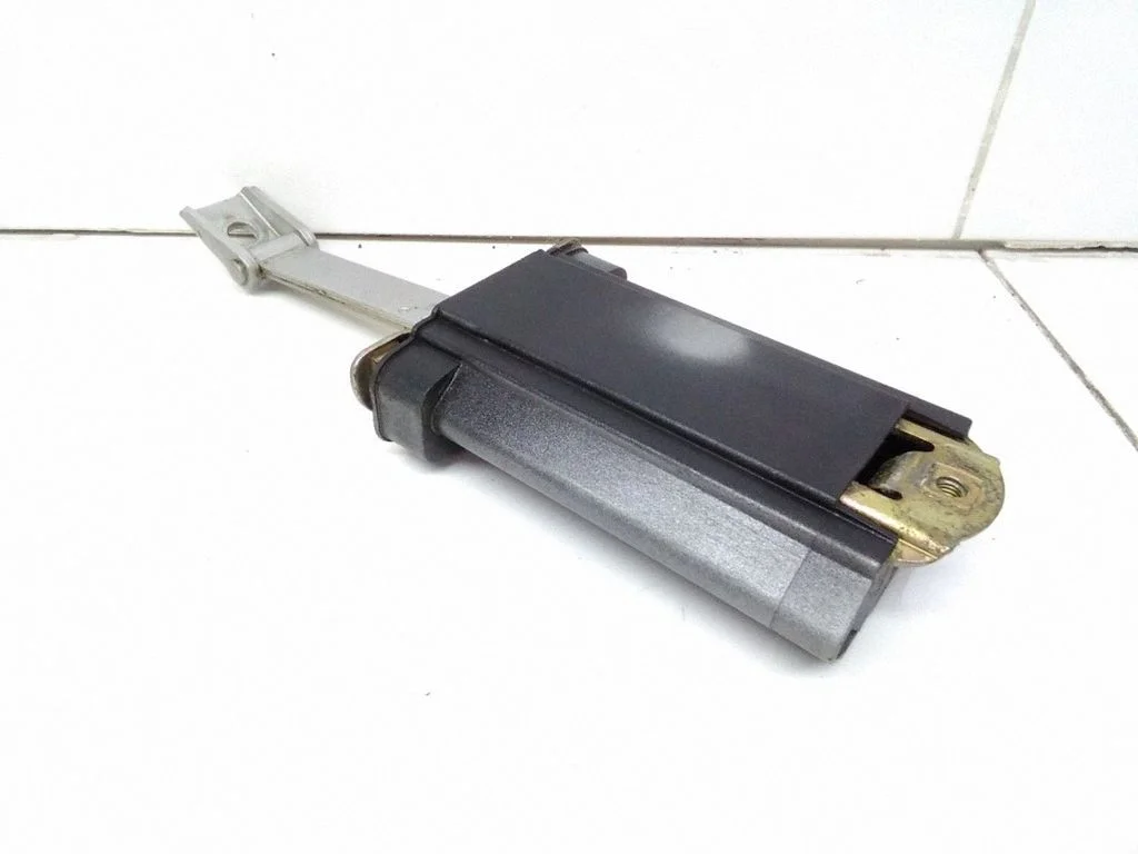 Tagaukse avamispiiraja – Mercedes-Benz E-klass W210 (1995-2002)
