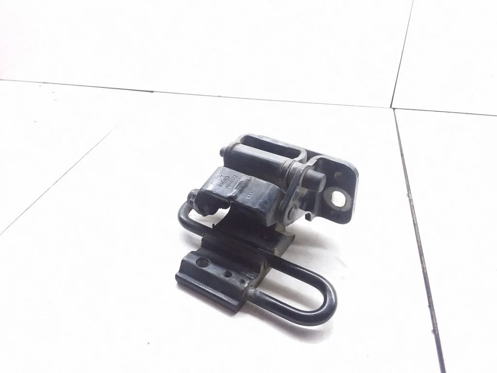 Aizmugurējā augšējā eņģe – Audi A6 Allroad C6 (2006-2011)