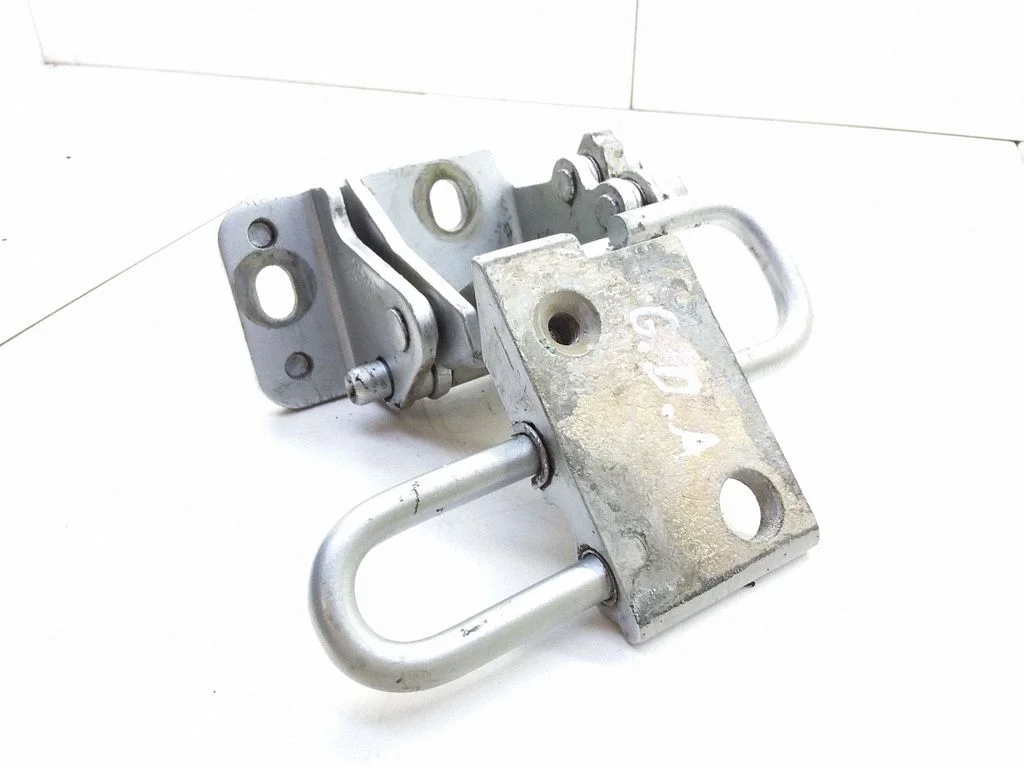 Rear door upper hinge – Volkswagen Bora (1998-2005)