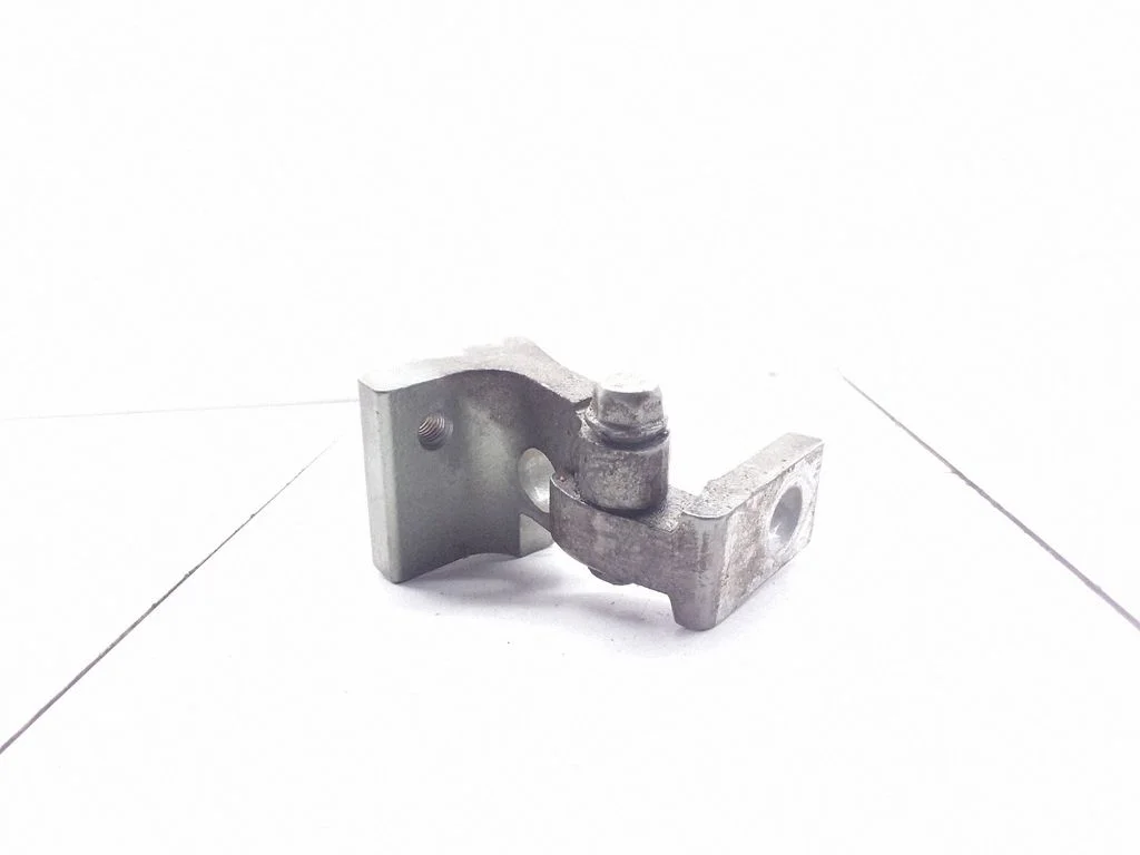 Rear door upper hinge – Audi Q7 4L (2005-2015)