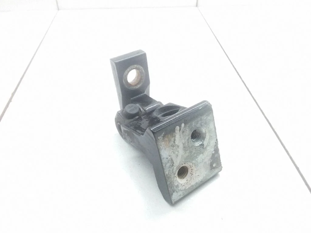 Rear door upper hinge 8P4833401A