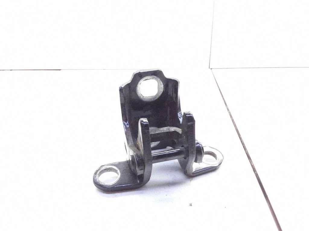 Rear door upper hinge – rear left