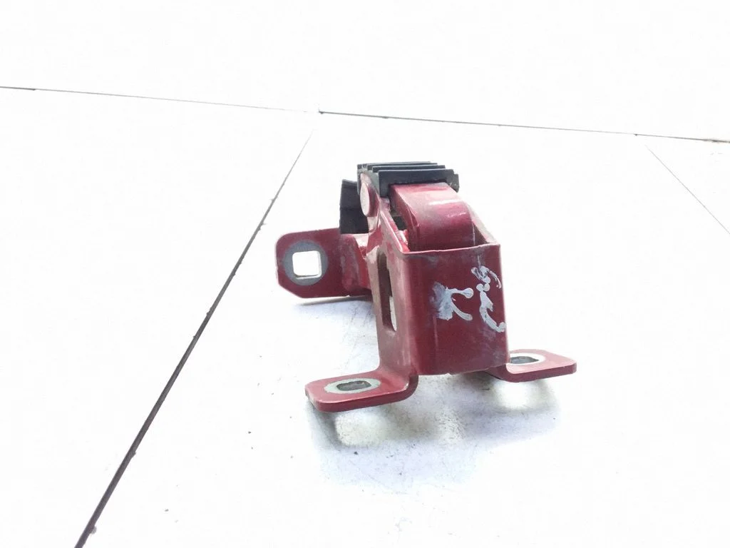 Rear door upper hinge 8200553195B – Renault Logan I (2004-2013)