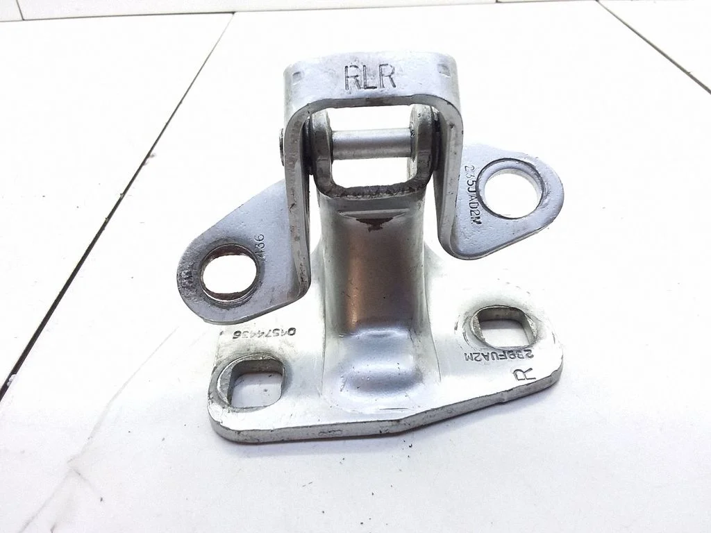 Rear door upper hinge 04574436