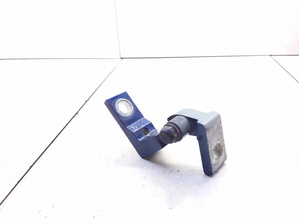 Rear door upper hinge 6L4833401