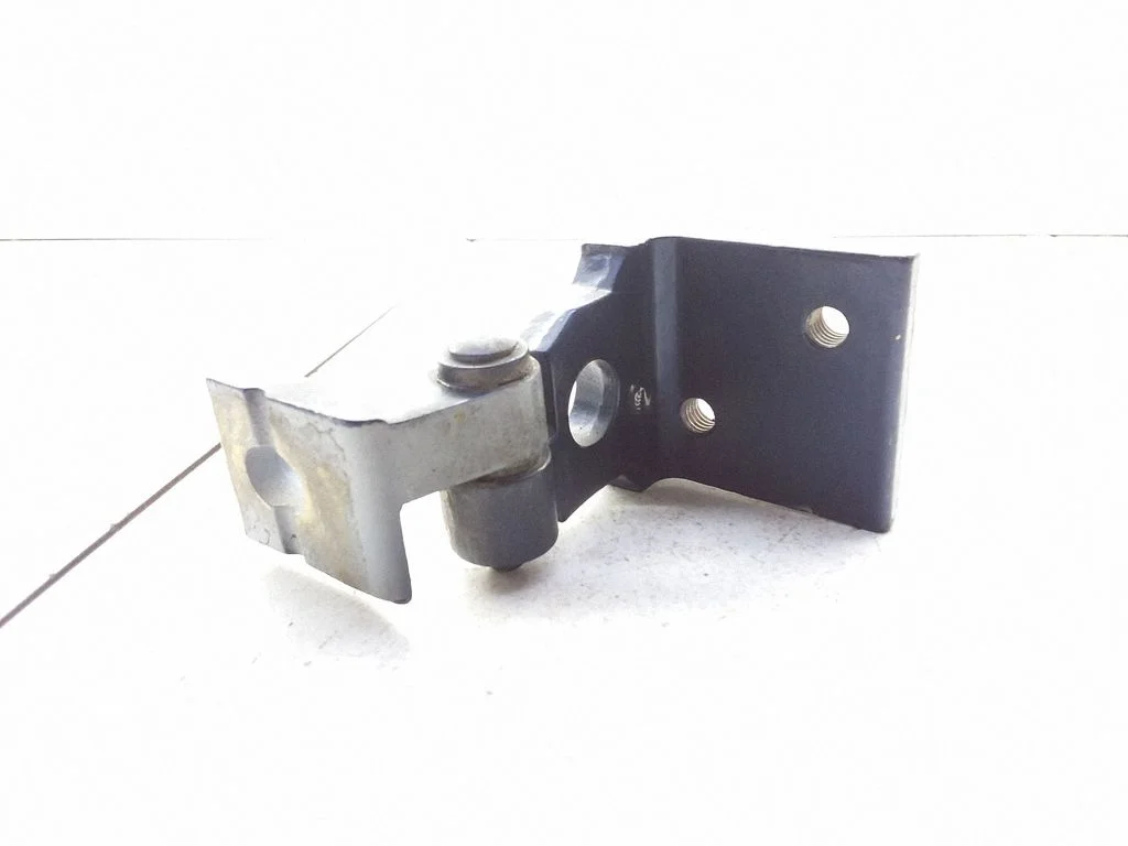 Rear door upper hinge 8D0833402