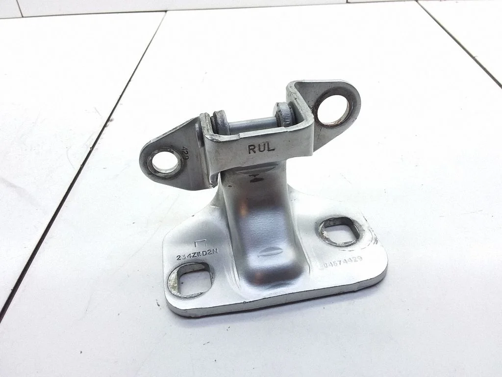 Rear door upper hinge 04574429