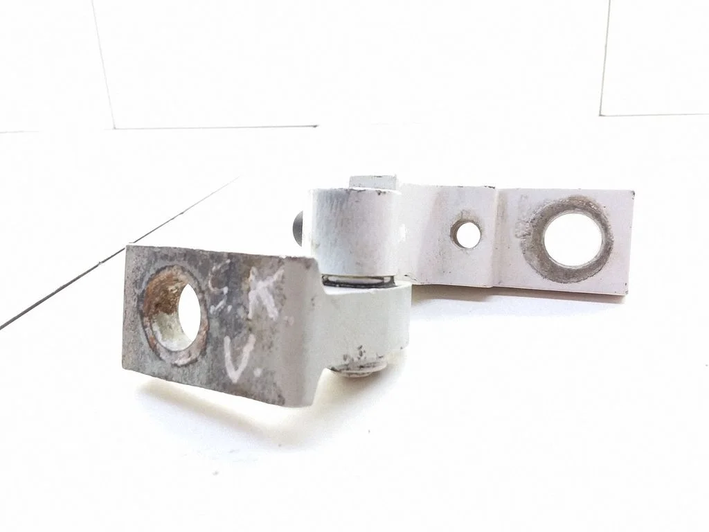 Rear door upper hinge – rear left