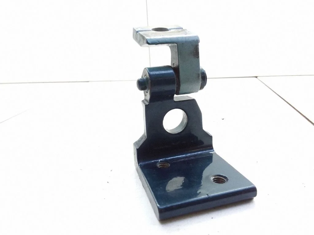 Rear door upper hinge – right