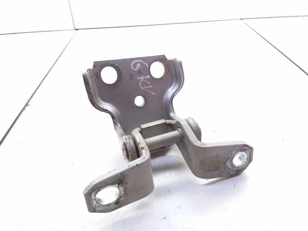 Rear door upper hinge – rear left