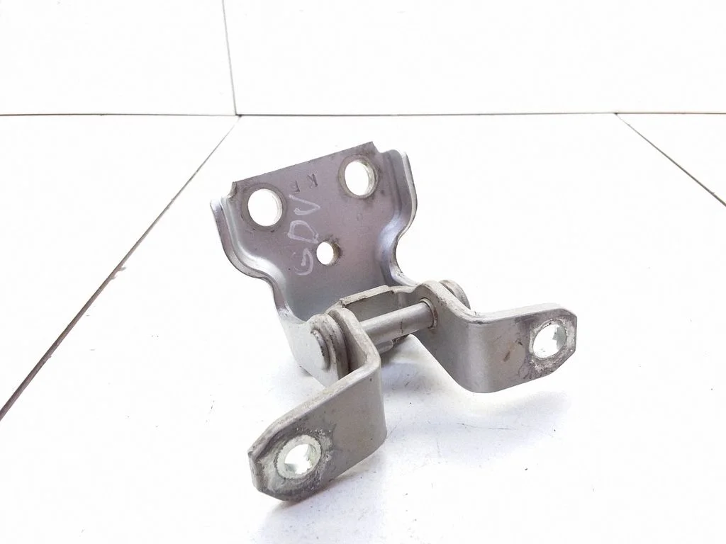 Rear door upper hinge – rear right