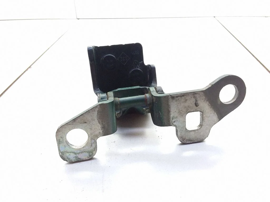 Rear door upper hinge – rear right