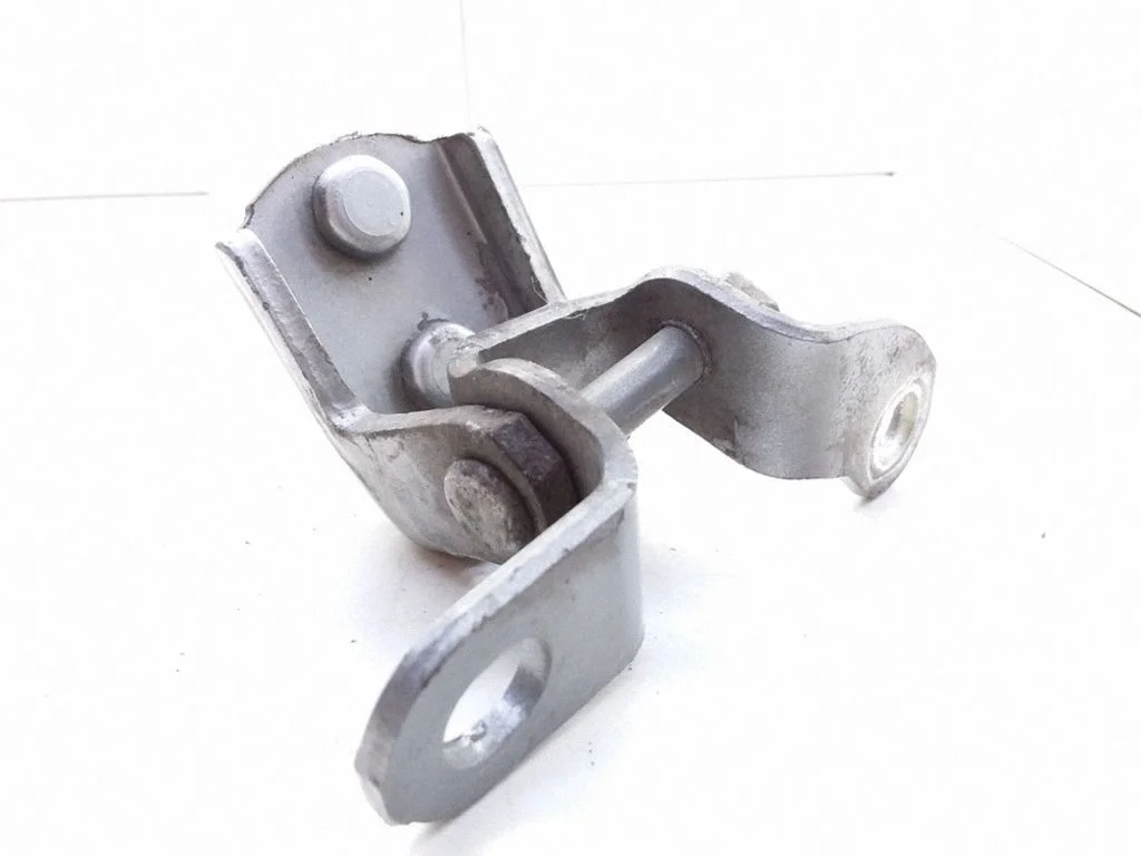 Tagaukse ülemine hing – Toyota Avensis T220 (2000-2003)