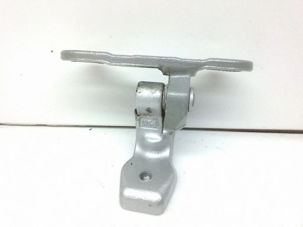 Aizmugurējā augšējā eņģe