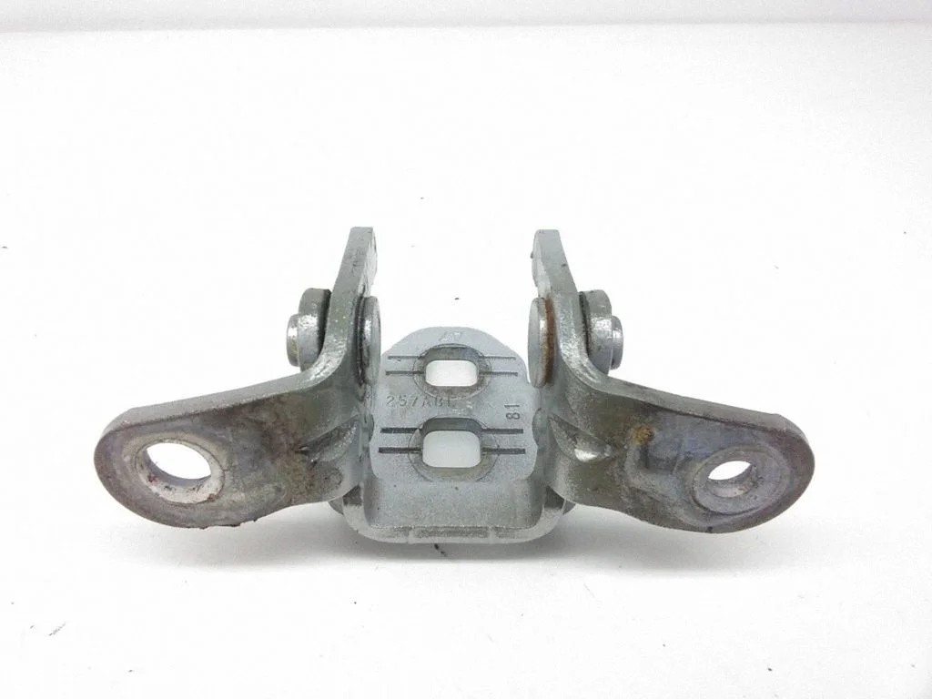 Rear door upper hinge 85574F