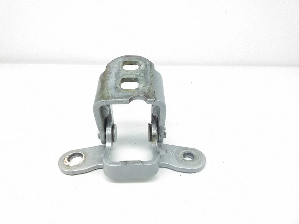 Rear door upper hinge 85574F