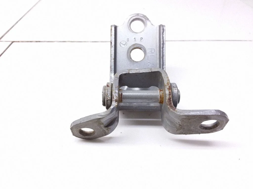 Rear door upper hinge – left