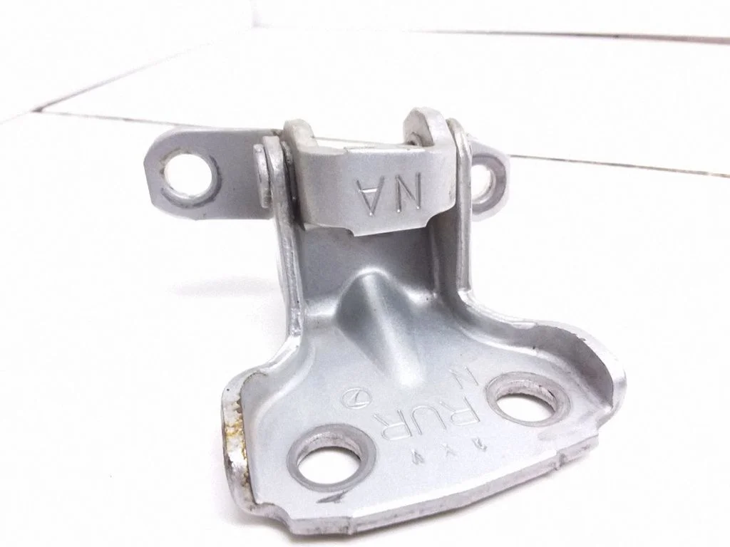 Rear door upper hinge – right