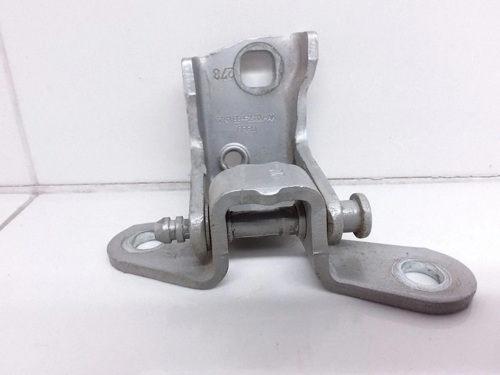 Tagaukse ülemine hing 93BBF26800AK