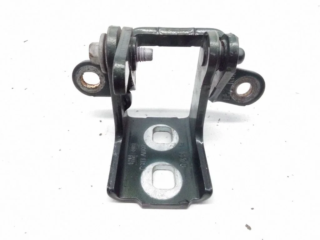 Rear door upper hinge ES03A046574